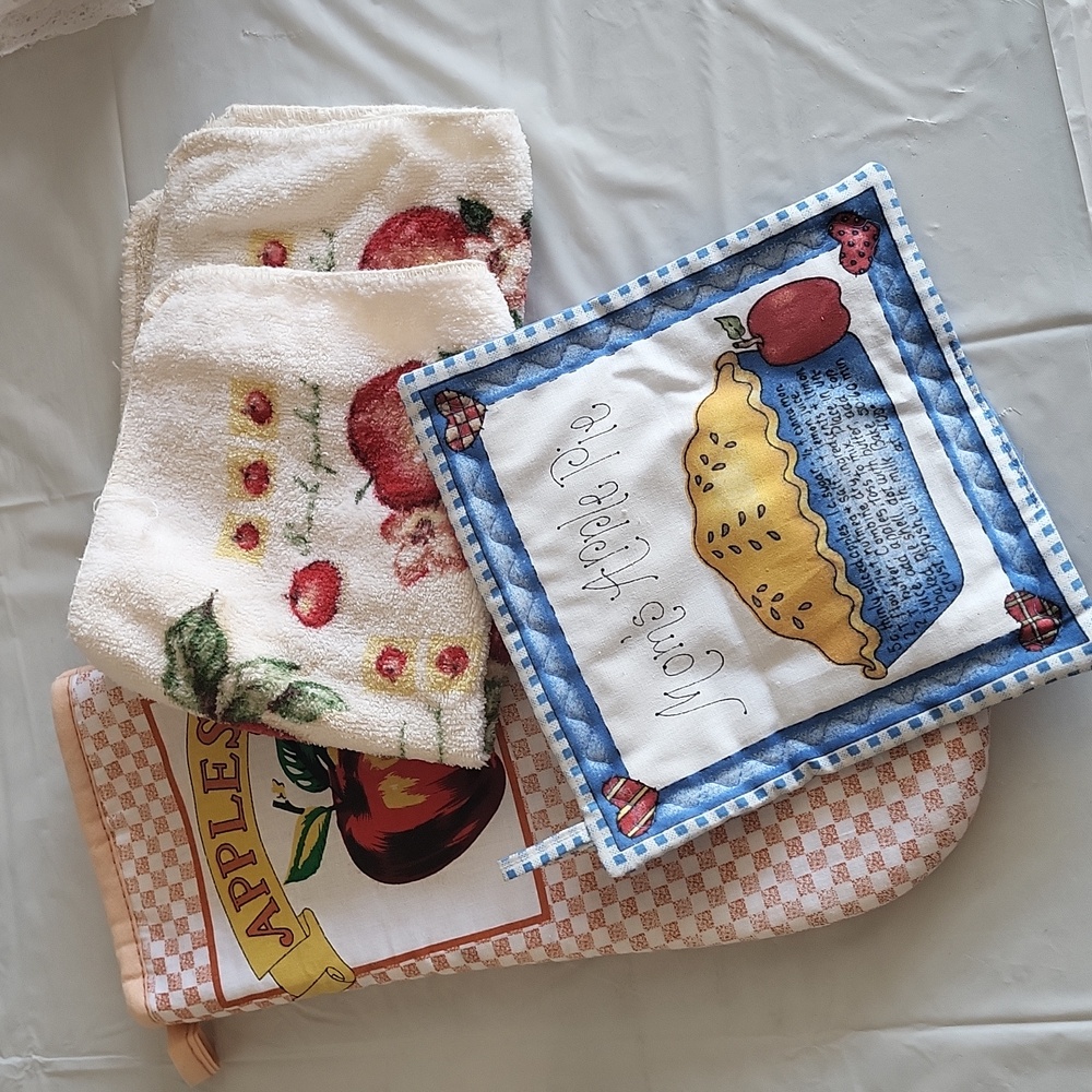 Apple Themed Kitchen Bundle